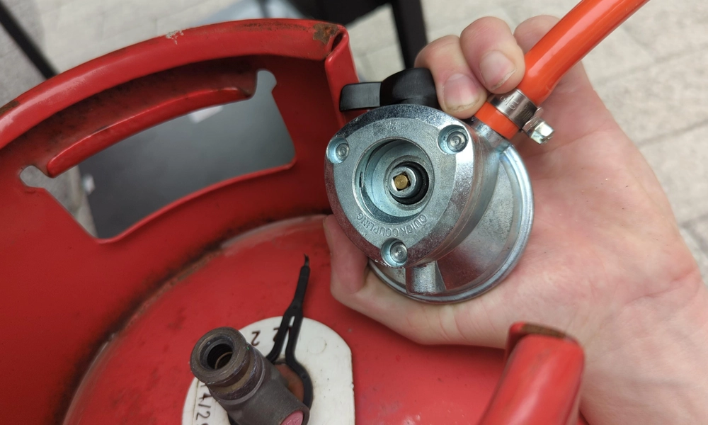 Disconnecting A Propane Gas Bottle